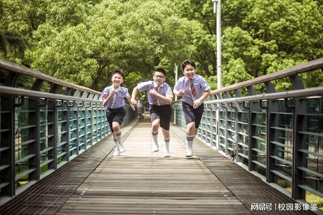 上海毕业照摄影工作室怎么选：6步锁定靠谱团队的无营销指南